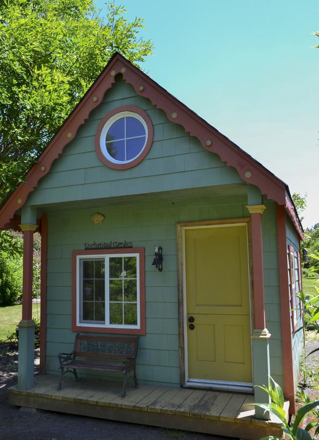 The Village Green Cottage Grove Exterior foto